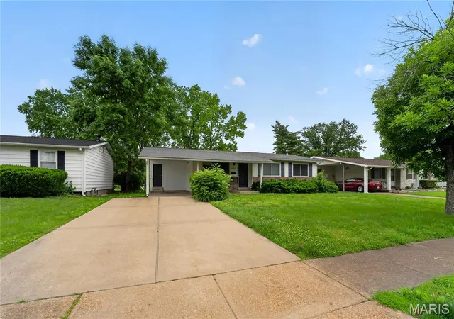 4th image of 1055 Jackson Ln, St Louis, MO 63031 | MLS# MIS26027612