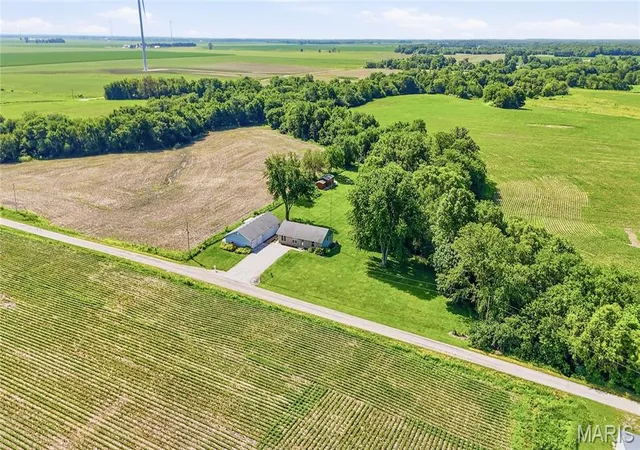 Homes for sale in Virden, IL | 14201 Williamson Rd, Virden, IL 62690 | MLS# MIS26027634