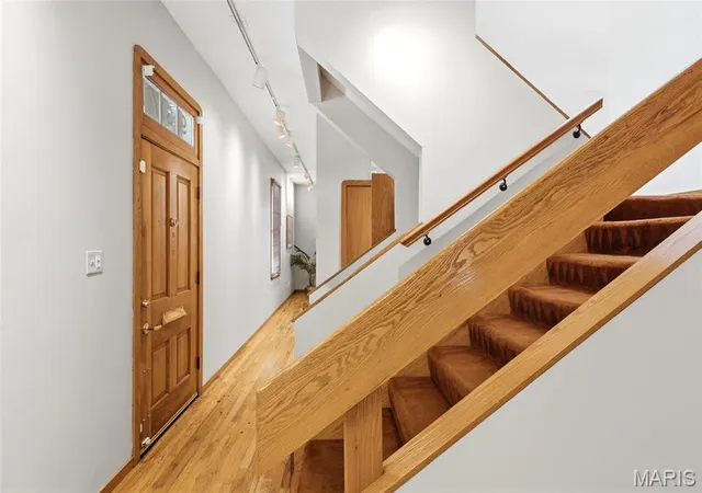 Photo 3 of Sale Pending at 937 Rutger St, Saint Louis, MO 63104 | MLS# MIS26027669 | Listing updated on 2026-10-01