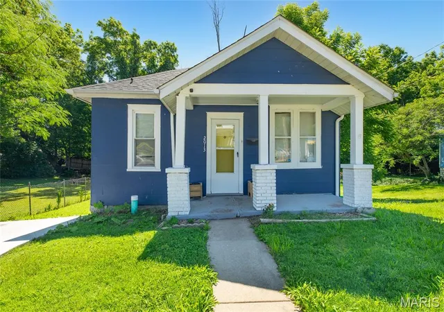 Photo 2 of Single family home for sale at 2013 State St, Alton, IL 62002 | MLS# MIS26027683 | Listing updated on 2026-09-12