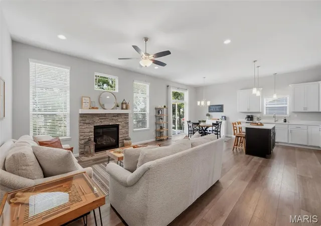 2nd image of 411 Knothole Ln, Wentzville, MO 63385 | MLS# MIS26027706