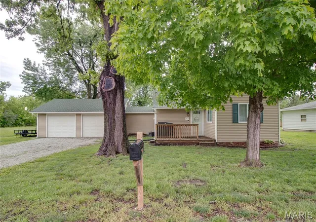 Homes for sale in Medora, IL | 313 E Charles St, Medora, IL 62063 | MLS# MIS26027707