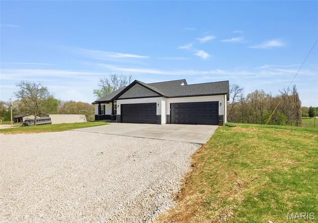 Homes for sale in Bowling Green, MO | 17620 Hwy F, Bowling Green, MO 63334 | MLS# MIS26027708