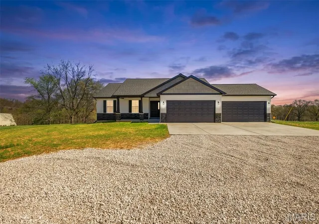 Homes for sale in Bowling Green, MO | 17620 Hwy F, Bowling Green, MO 63334 | MLS# MIS26027708