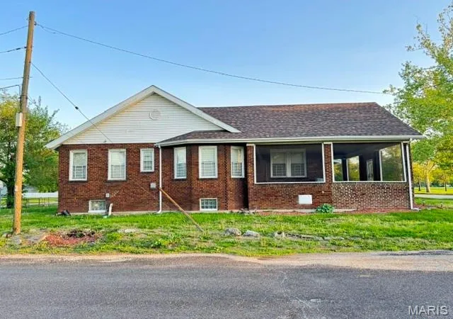 Homes for sale in East Saint Louis, IL | 1378 N Park Dr, East Saint Louis, IL 62204 | MLS# MIS26027712