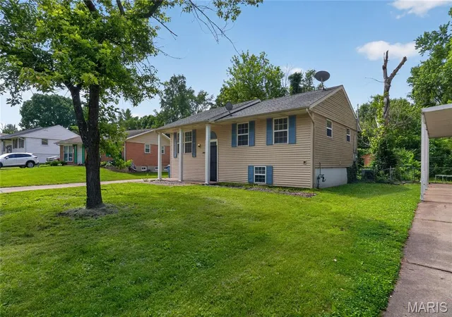 Photo 1 of Sale Pending at 1420 Columbus Dr, Saint Louis, MO 63138 | MLS# MIS26027724 | Listing updated on 2026-10-27