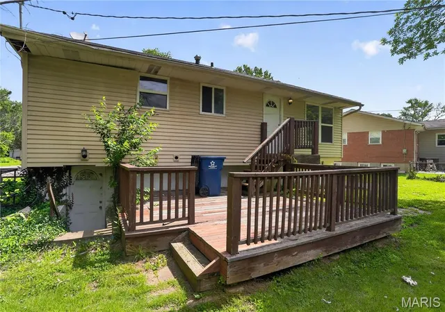Photo 3 of Sale Pending at 1420 Columbus Dr, Saint Louis, MO 63138 | MLS# MIS26027724 | Listing updated on 2026-10-27