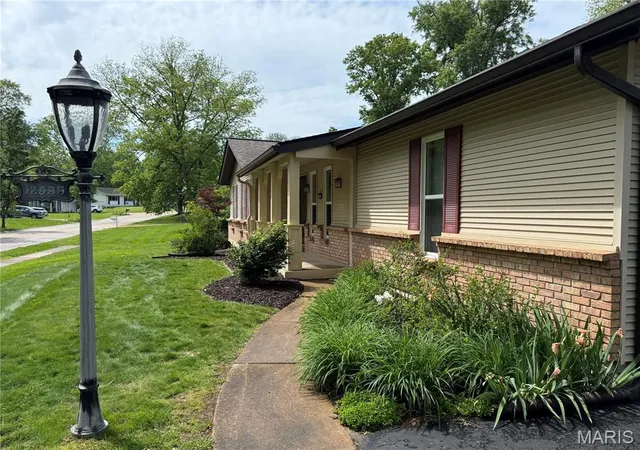 Homes for sale in Creve Coeur, MO | 12995 Ambois Dr, Creve Coeur, MO 63141 | MLS# MIS26027727