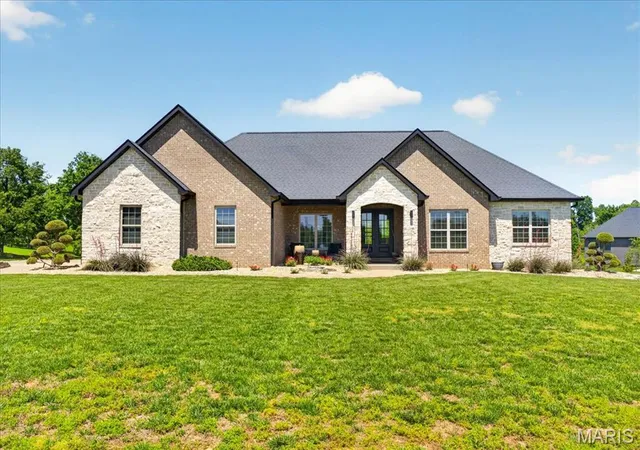 Homes for sale in Columbia, IL | 5123 Kennet Dr, Columbia, IL 62236 | MLS# MIS26027735
