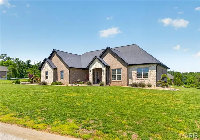 Homes for sale in Columbia, IL | 5123 Kennet Dr, Columbia, IL 62236 | MLS# MIS26027735