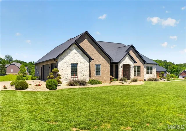 Homes for sale in Columbia, IL | 5123 Kennet Dr, Columbia, IL 62236 | MLS# MIS26027735