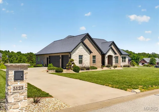 Homes for sale in Columbia, IL | 5123 Kennet Dr, Columbia, IL 62236 | MLS# MIS26027735