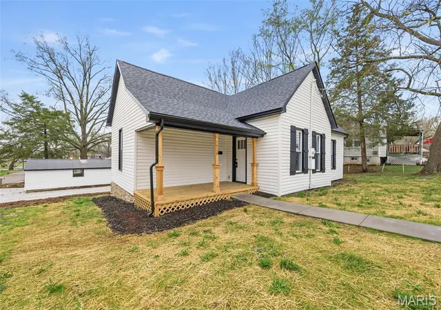 Homes for sale in Troy, MO | 1020 W Cherry St, Troy, MO 63379 | MLS# MIS26027737