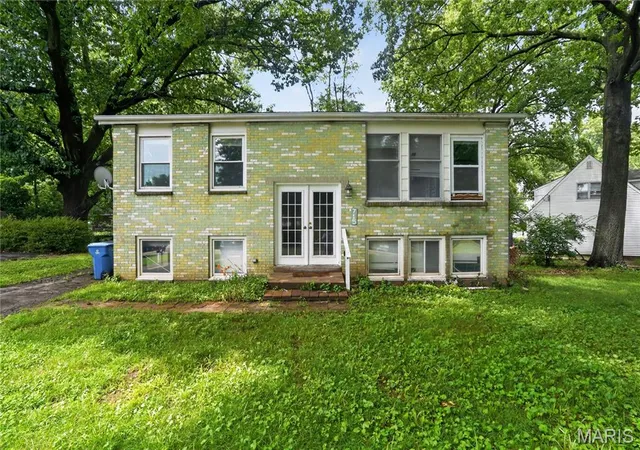 Photo 2 of Sale Pending at 715 Valencia Ave, St Louis, MO 63138 | MLS# MIS26027744 | Listing updated on 2026-10-15