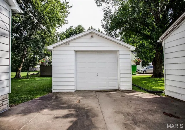 Photo 39 of Single family home for sale at 114 Andrew Ave, Jerseyville, IL 62052 | MLS# MIS26027765 | Listing updated on 2026-10-16