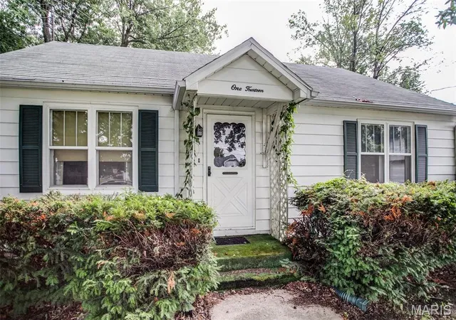 Photo 4 of Single family home for sale at 114 Andrew Ave, Jerseyville, IL 62052 | MLS# MIS26027765 | Listing updated on 2026-08-21