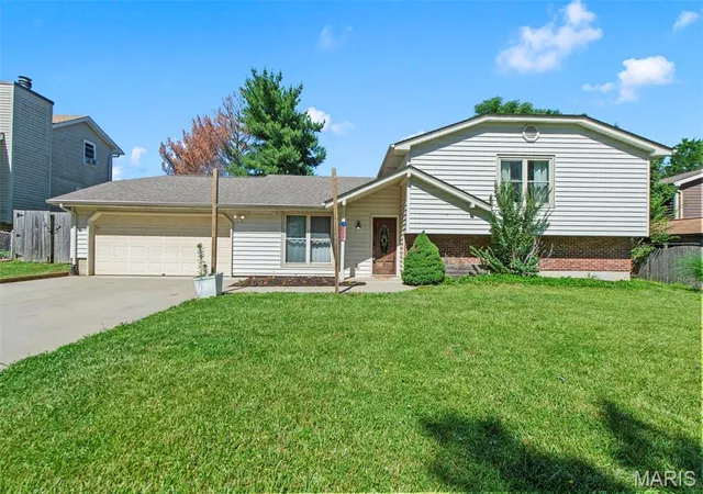 1st image of 4 Red Oaks Dr, St Peters, MO 63376 | MLS# MIS26027779