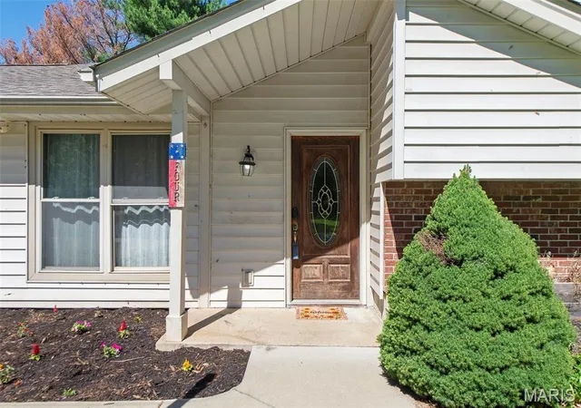 3rd image of 4 Red Oaks Dr, St Peters, MO 63376 | MLS# MIS26027779