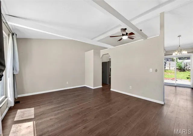 4th image of 4 Red Oaks Dr, St Peters, MO 63376 | MLS# MIS26027779