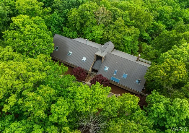 Photo 3 of Mansion for sale at 1602 Wolf Trail Rd, Wildwood, MO 63021 | MLS# MIS26027799 | Listing updated on 2026-07-09