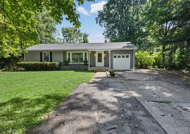 Photo 1 of Sale Pending at 7019 W B St, Belleville, IL 62223 | MLS# MIS26027800 | Listing updated on 2026-09-04
