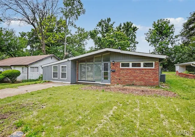 Single family home for sale at 8408 Chalons Ct, Saint Louis, MO 63134 | MLS# MIS26027872