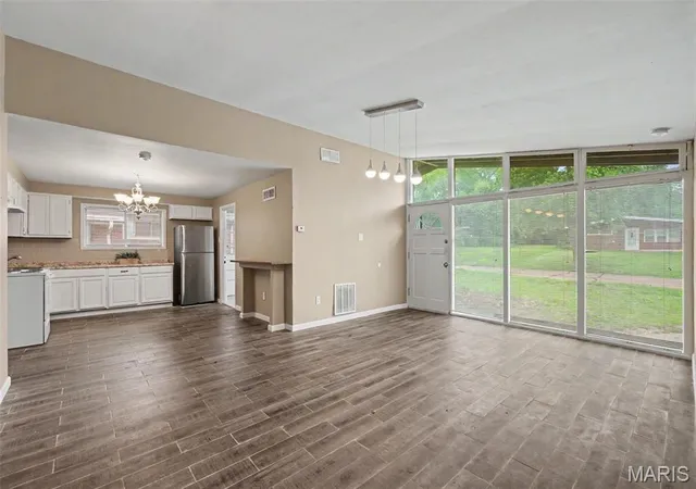 Photo 4 of Single family home for sale at 8408 Chalons Ct, Saint Louis, MO 63134 | MLS# MIS26027872 | Listing updated on 2026-09-21