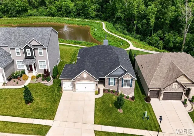 2nd image of 523 Cliff Brook Dr, O Fallon, MO 63366 | MLS# MIS26027884