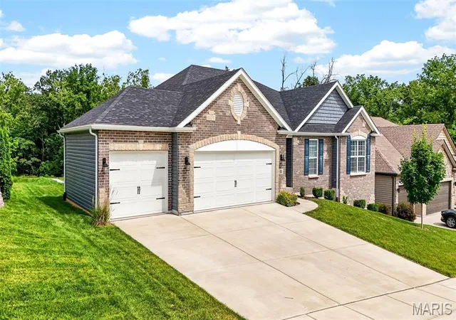 3rd image of 523 Cliff Brook Dr, O Fallon, MO 63366 | MLS# MIS26027884