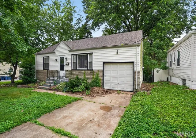 Homes for sale in Saint Louis, MO | 415 Millman Dr, Saint Louis, MO 63135 | MLS# MIS26027894