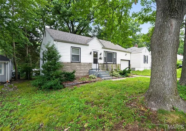 Homes for sale in Saint Louis, MO | 415 Millman Dr, Saint Louis, MO 63135 | MLS# MIS26027894
