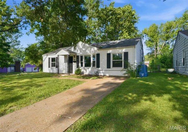 Photo 2 of Sale Pending at 9801 Lorna Ln, Saint Louis, MO 63136 | MLS# MIS26027897 | Listing updated on 2026-10-21