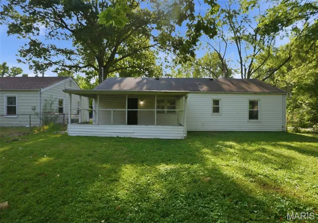 Photo 3 of Sale Pending at 9801 Lorna Ln, Saint Louis, MO 63136 | MLS# MIS26027897 | Listing updated on 2026-10-21