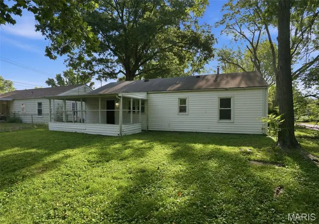 Photo 3 of Sale Pending at 9801 Lorna Ln, Saint Louis, MO 63136 | MLS# MIS26027897 | Listing updated on 2026-10-21