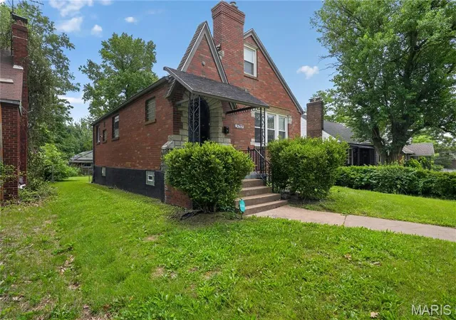 Photo 3 of Single family home for sale at 3722 Lawler Dr, Saint Louis, MO 63121 | MLS# MIS26027903 | Listing updated on 2026-09-03