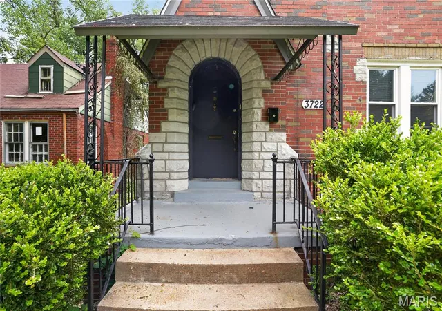 2nd image of 3722 Lawler Dr, St Louis, MO 63121 | MLS# MIS26027903