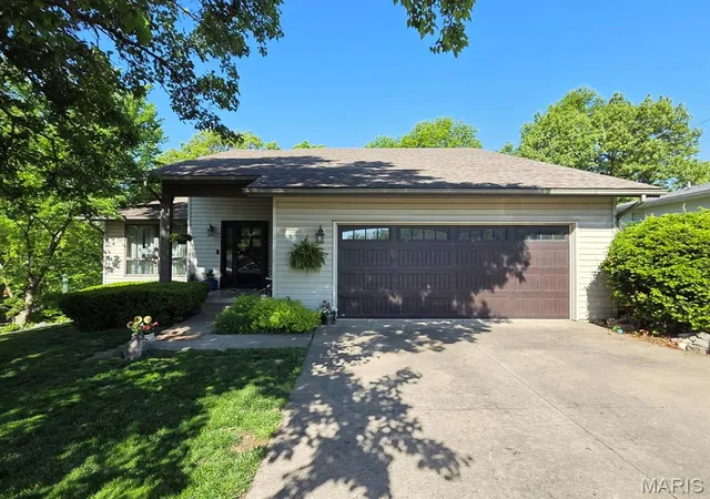 Single family home for sale at 403 Constantz Dr, Canton, MO 63435 | MLS# MIS26027969