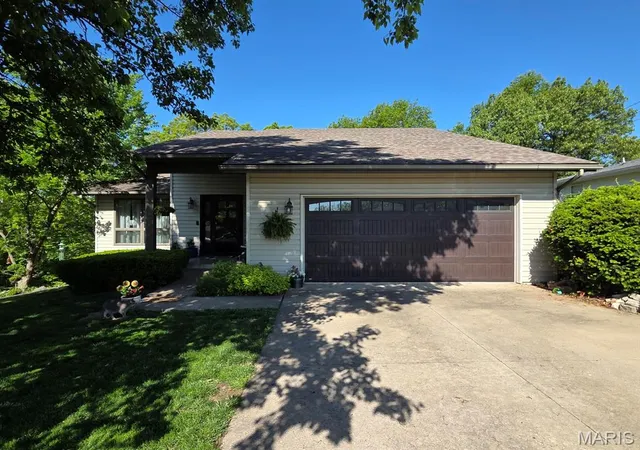 Photo 3 of Single family home for sale at 403 Constantz Dr, Canton, MO 63435 | MLS# MIS26027969 | Listing updated on 2026-10-22