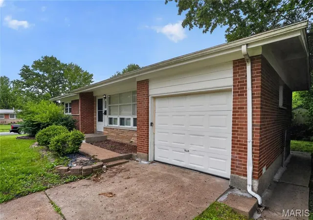 Homes for sale in Saint Louis, MO | 1500 Highmont Dr, Saint Louis, MO 63136 | MLS# MIS26027988