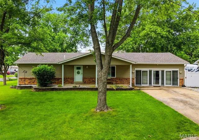 Photo 1 of Sale Pending at 11 S Meadow Dr, O Fallon, MO 63366 | MLS# MIS26027989 | Listing updated on 2026-08-06