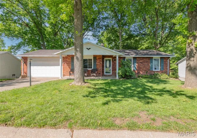 Homes for sale in East Alton, IL | 5 Beatrice Ct, East Alton, IL 62024 | MLS# MIS26028011