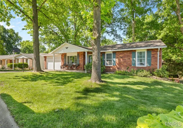 Homes for sale in East Alton, IL | 5 Beatrice Ct, East Alton, IL 62024 | MLS# MIS26028011