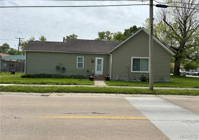 1st image of 592 Brown Ave, Livingston, IL 62058 | MLS# MIS26028071