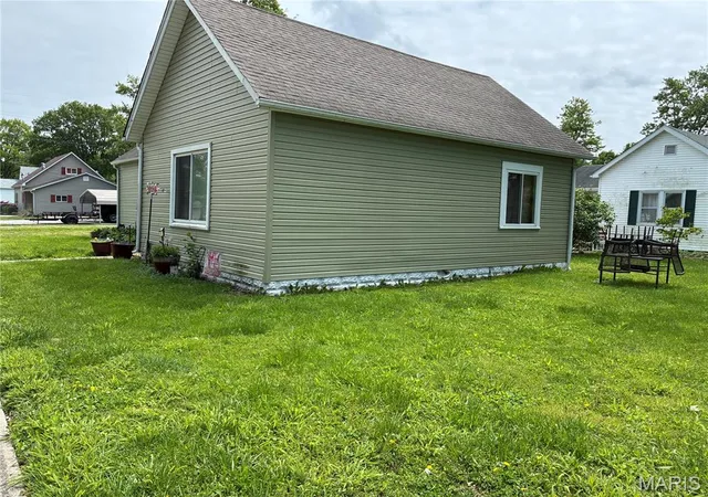 2nd image of 592 Brown Ave, Livingston, IL 62058 | MLS# MIS26028071
