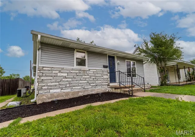2nd image of 219 W Davidson Ave, Chaffee, MO 63740 | MLS# MIS26028113