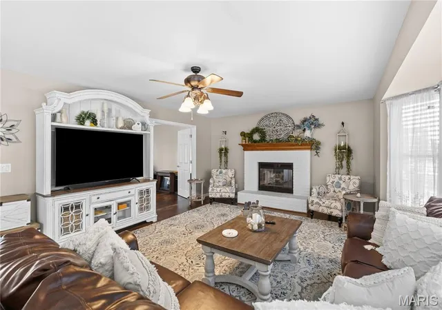 4th image of 602 Autumn Creek Dr, Wentzville, MO 63385 | MLS# MIS26028133