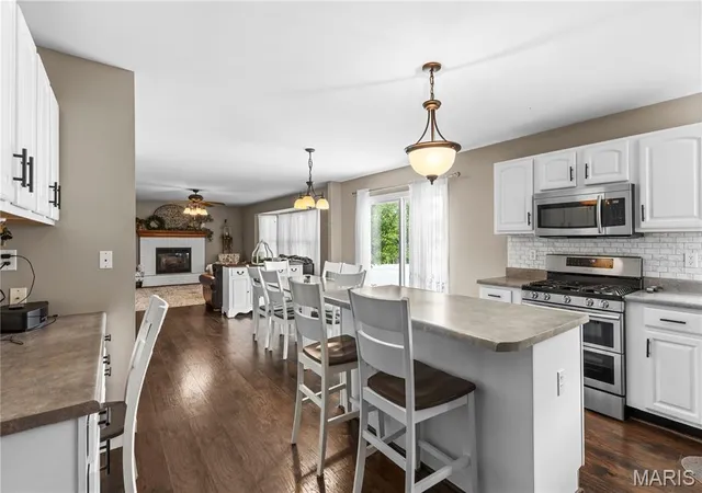 5th image of 602 Autumn Creek Dr, Wentzville, MO 63385 | MLS# MIS26028133