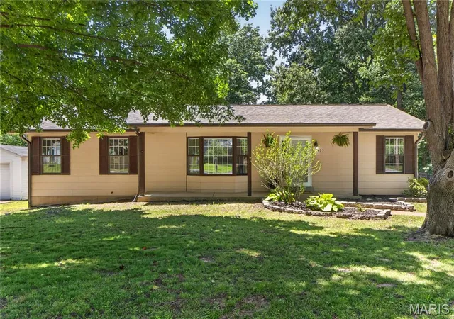 Photo 1 of Sale Pending at 105 Lansing Ave, Maryland Heights, MO 63043 | MLS# MIS26028146 | Listing updated on 2026-09-12