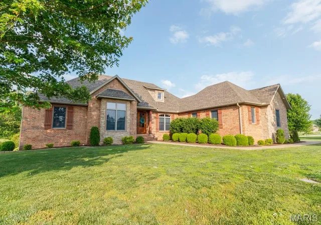 Homes for sale in Lebanon, MO | 929 Castle Rock Ave, Lebanon, MO 65536 | MLS# MIS26028190