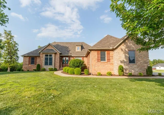 Photo 3 of Single family home for sale at 929 Castle Rock Ave, Lebanon, MO 65536 | MLS# MIS26028190 | Listing updated on 2026-07-30